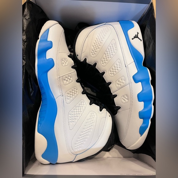 Nike Air Jordan Men’s Retro 1 White/Black/Powder Blue Sneakers - Picture 7 of 11